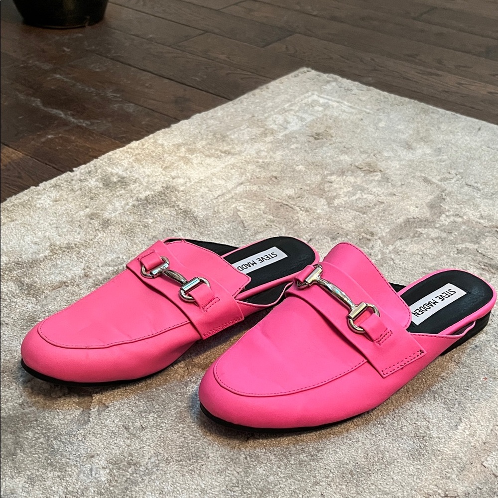 Steve Madden Fuchsia Mules